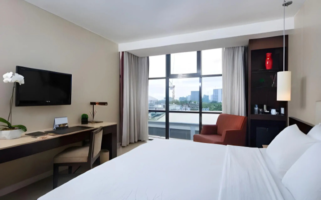 The B Hotel