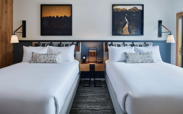 The Cloudveil, Autograph Collection