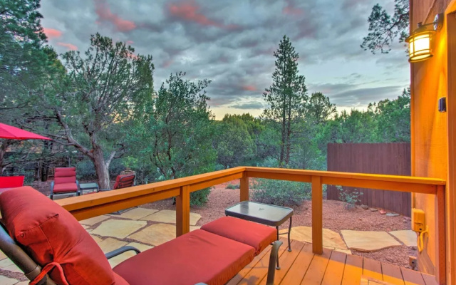 Romantic Sedona Suite w/ Patio < 1 Mi to Trails