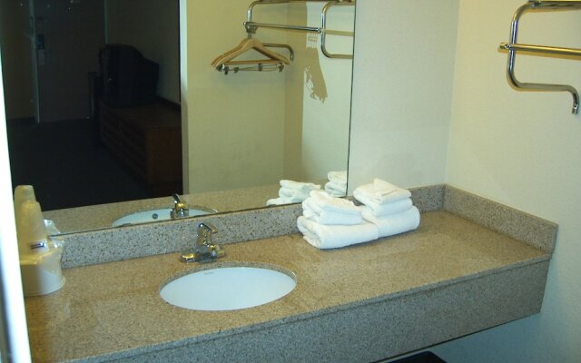 Travelers Inn & Suites