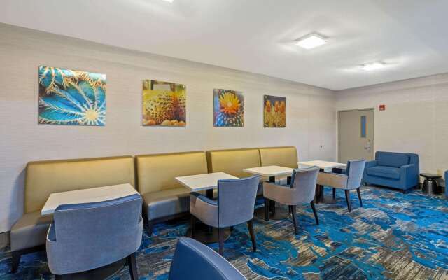 La Quinta Inn & Suites by Wyndham Phoenix I-10 West