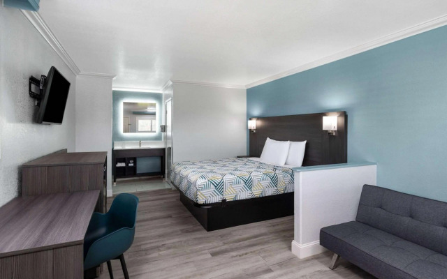 Travelodge by Wyndham Lemoore Near Naval Air Station
