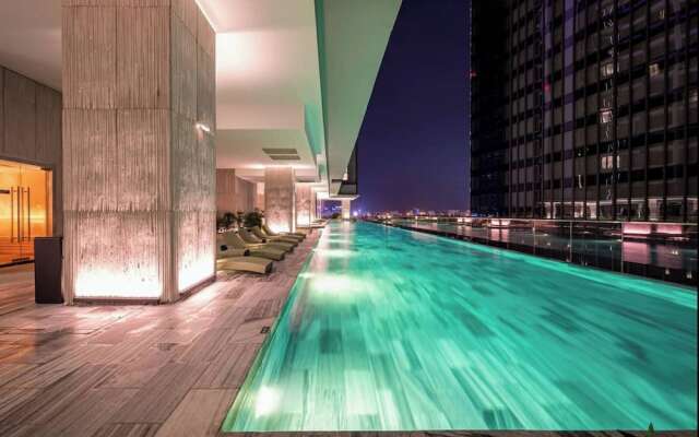 The Crest Residence Luxury by Metropole