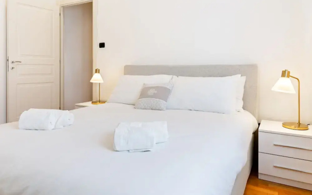 Bright flat next to the Vomero