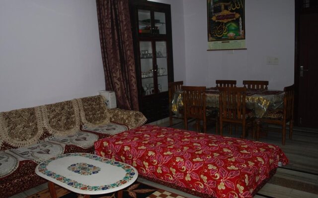 Taj Mahal Home Stay