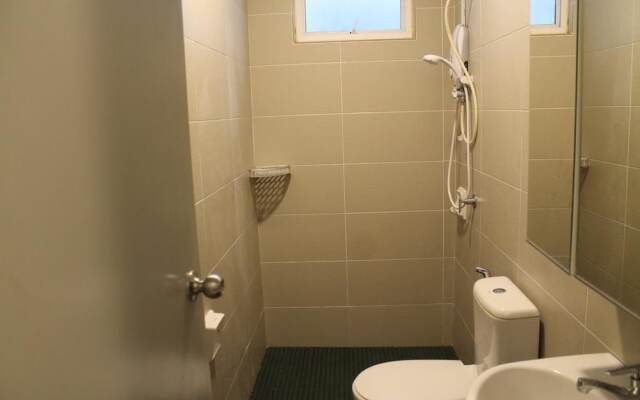 Cozy Crib at 7 Tree Seven Residence