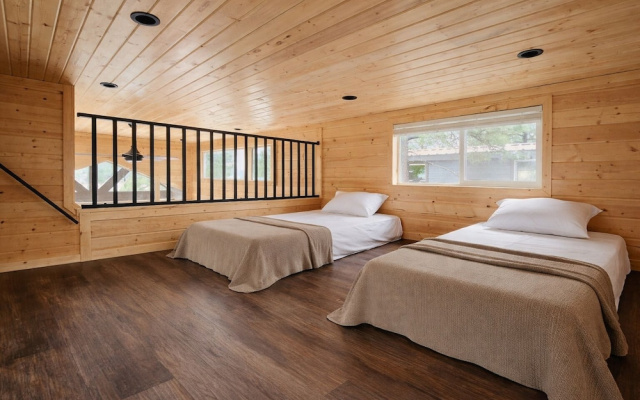 Cozy Tiny Home with Loft Sleeps 6