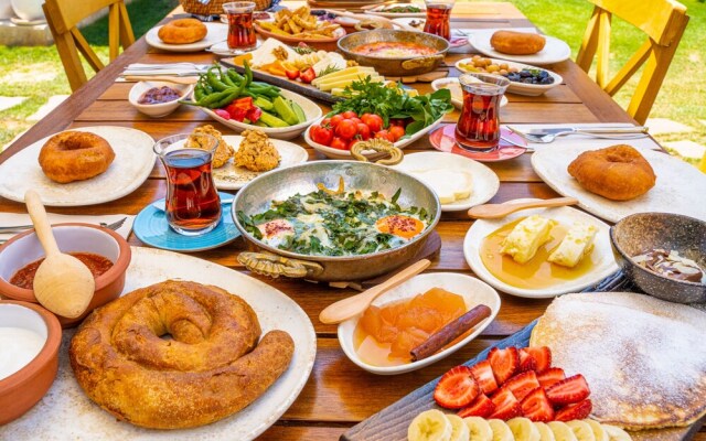 Banana Alaçatı Food & Stay - Adults Only