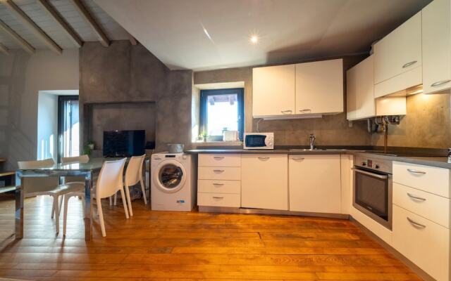 Petra Apartment in Civenna by Wonderful Italy