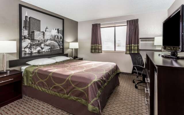 Super 8 by Wyndham Mundelein/Libertyville Area