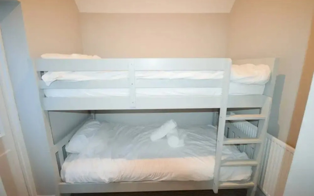 Stylish 3 Bedroom Maisonette Near City Centre
