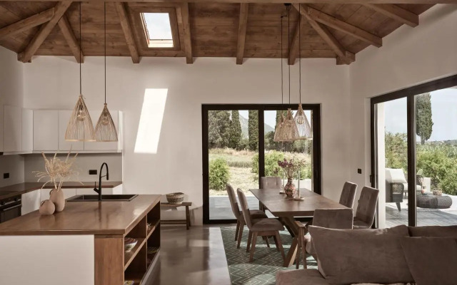 Yliessa - Luxury pool villa surrounded by nature