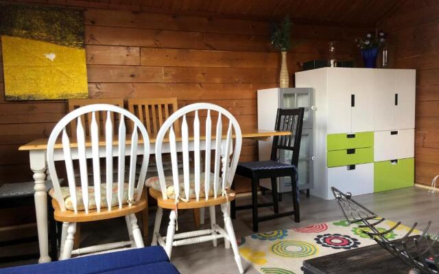 Three Rooms stuga i stugby near National Park