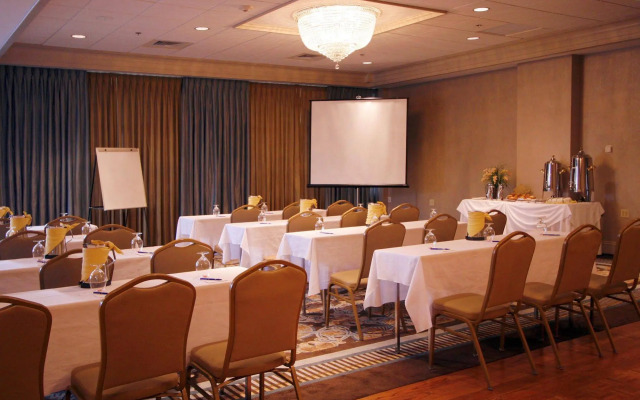 Salem Waterfront Hotel & Suites