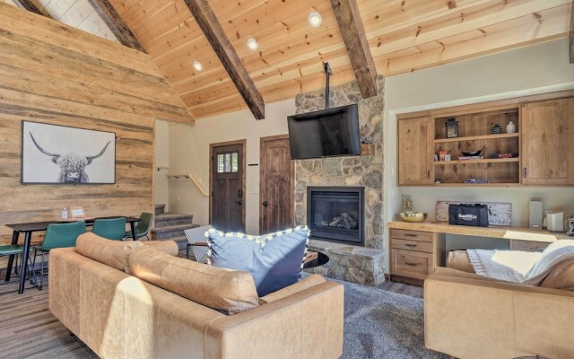 Luxury Retreat: Custom Mi-wuk Village Cabin!