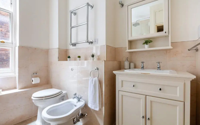 Stylish 3BR 2BA in Mayfair by Hyde Park