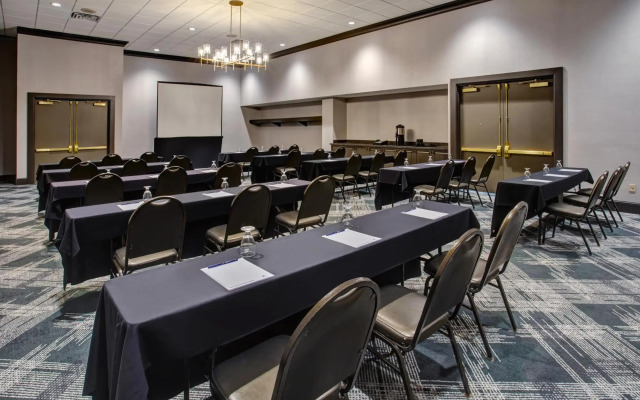 DoubleTree by Hilton Lansing