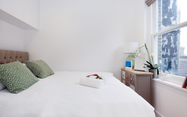 The Lillie Road Residence