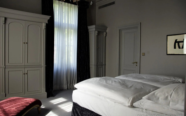 Schlosshotel Berlin By Patrick Hellmann