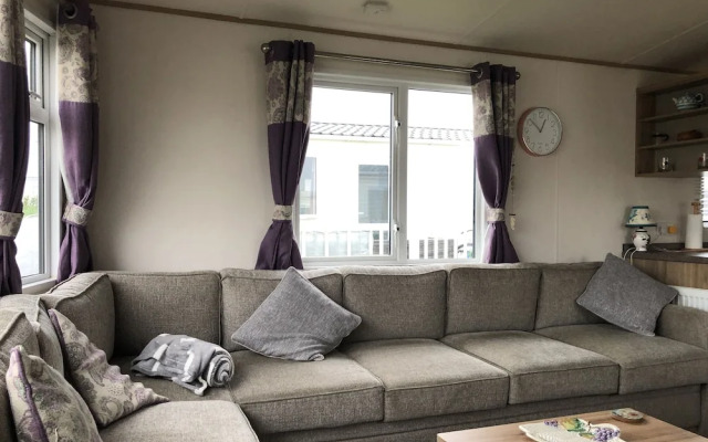 Luxury 2 Bedroom Caravan at Mersea Island Holiday