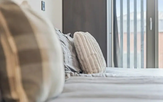 Meadow Haven 2 Bed 2 Bath, On-street Park, Netflix