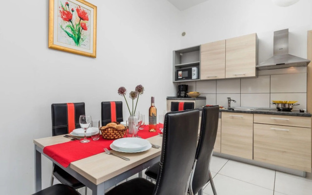 Tea ilo in ilo With 2 Bedrooms and 1 5 Bathrooms