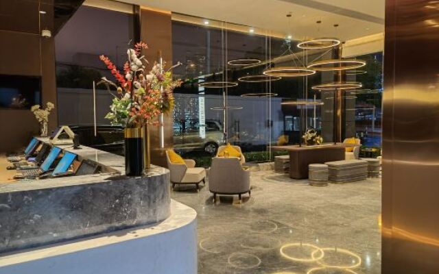 Homeinn Plus Hotel (Shanghai Pudong New International Expo Center/World Expo Area Gaoke West Road Subway Station)