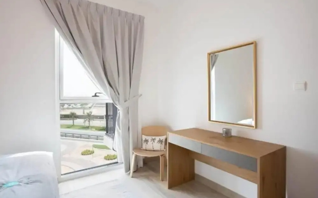 Bloomfields Iconic 1BR Waters Edge