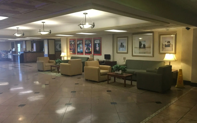Parkside Hotel & Suites