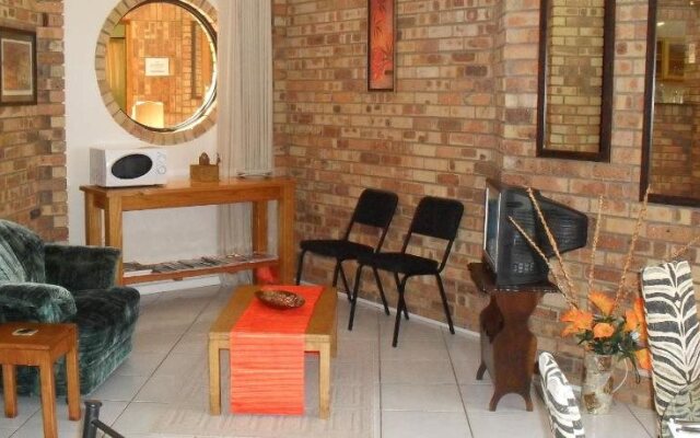 8 Royal Palm Bed & Breakfast