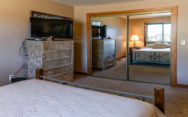 Sunset Chalet - 2600 Sq.ft. Multi-seasonal Retreat