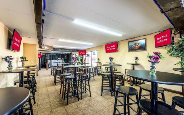 Red Roof Inn & Suites Pigeon Forge - Parkway