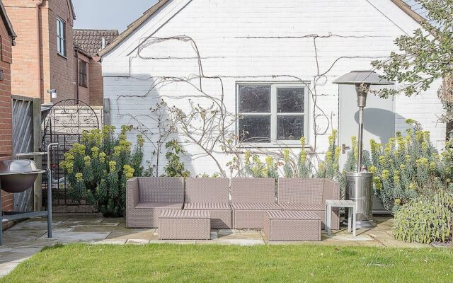 Honey Bee House, Orford