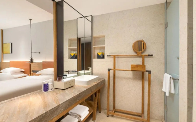 voco Thousand Island Lake by IHG