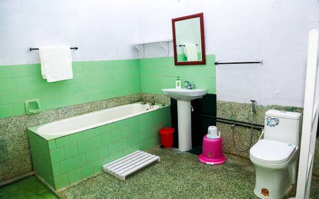 Deluxe Double Room In British Bungalow