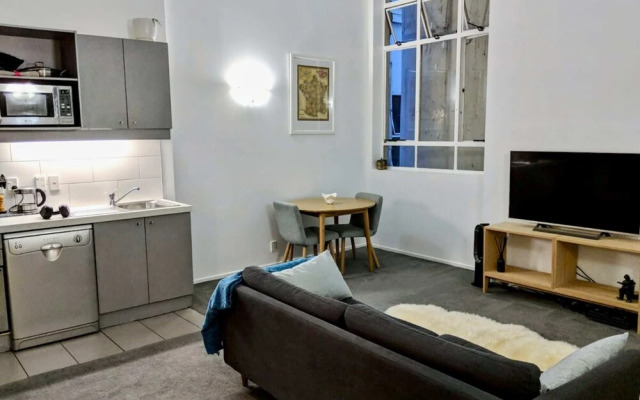 Stylish Queen Street Loft-style 1 Bedroom