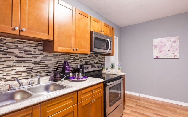 Cute Cozy Bungalow Down Town Jacuzzi