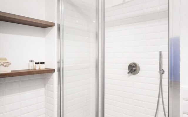 JOIVY Bright Apartment in De Angeli near Subway