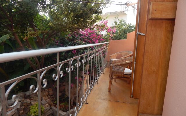 Kasteli Studios & Apartments