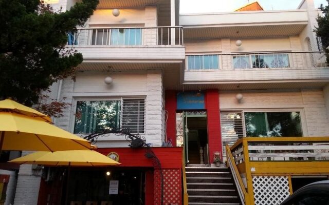 Yellow Submarine Guesthouse