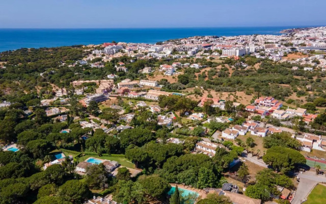 Sea 3BDR House W/ Patio by Lovelystay