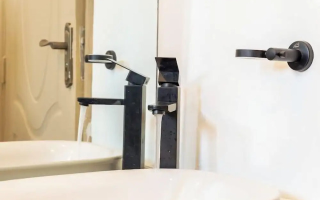 Lux Suites Studio City Apartments