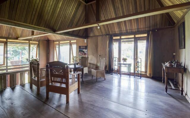 RedDoorz @ Omah Kayu Homestay