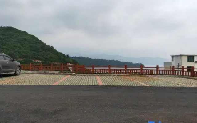 Zixing Beautiful Countryside Farmstay Hotel