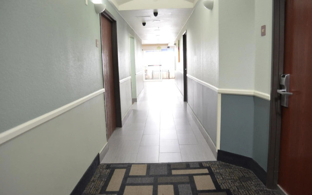 Super 8 by Wyndham Irving/DFW Apt/North