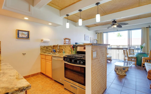 Kailua-kona Condo: Steps to Beach & Downtown!