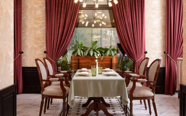 Вo'ston Hotel