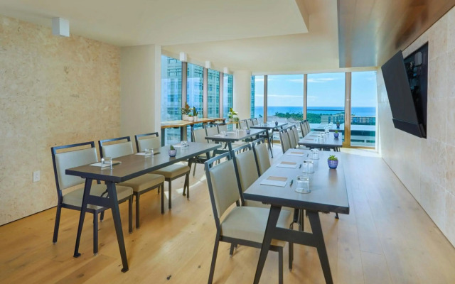 Renaissance Honolulu Hotel & Spa