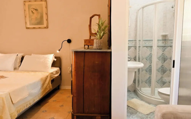 A Cosy Nest Overlooking The Sea
