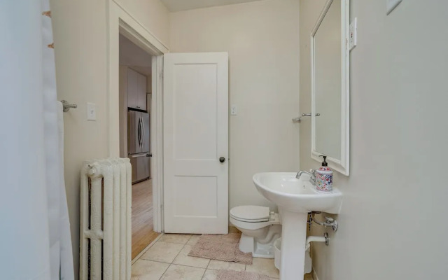 Bright Minneapolis Apartment - 1 Mi to Downtown!